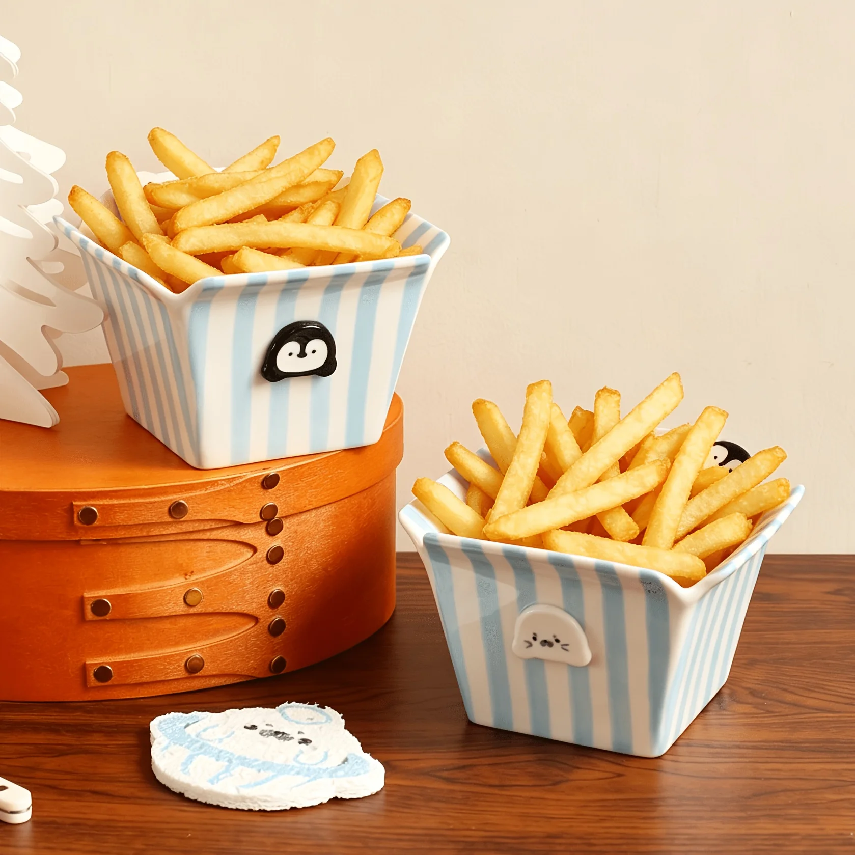 1 Stück Pinguin-gestreifte Keramikschale, Schale für Fischchips und Brathähnchen, exquisite und stilvolle Keramik-Snackschale, geeignet als dekoratives Tischgeschirr für Zuhause, Dessertschale für Partys, Aufbewahrungsschale für Gabeln und Löffel, Geschenk, Feiertagsdekoration. – Detail 5