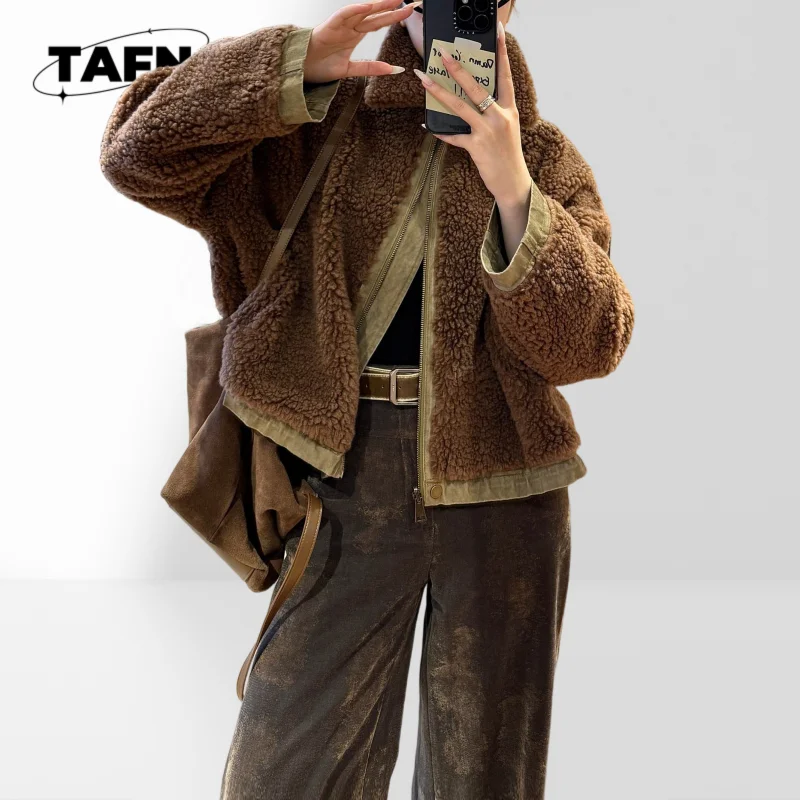 Bequeme Daunenweste für Damen für kaltes Wetter. Modische, schicke, ärmellose Puffweste für aktive Frauen bei kaltem Wetter AJ1201