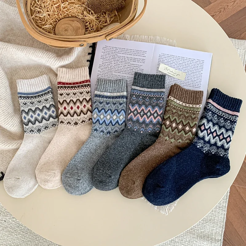 Retro Women's Socks New Novelties Trend Girls Thick Socks Casual Breathable Japanese Fashion Warm Socks Funny Long Mixed-color