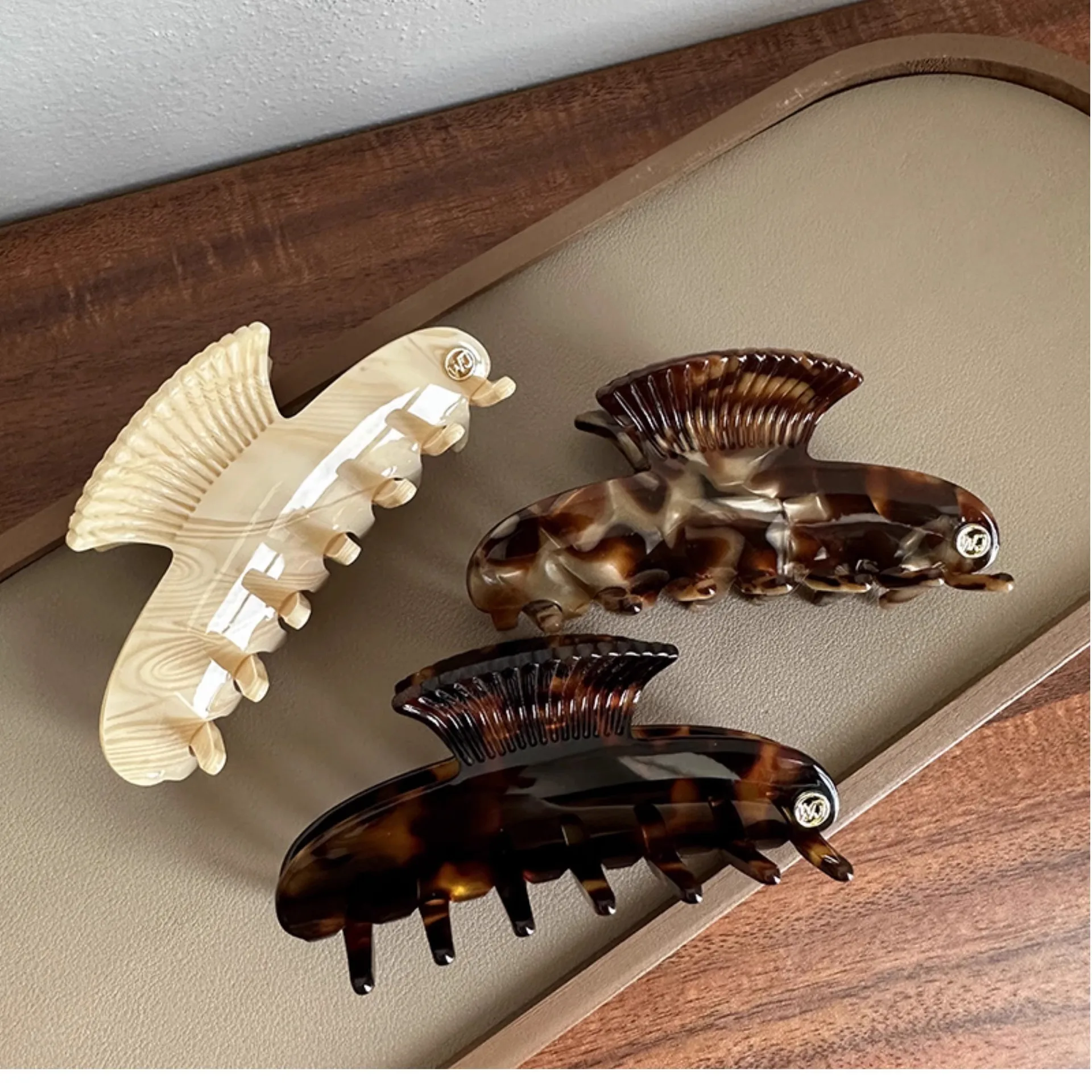 

2024 New 9cm Long Acetate Hair Crabs Hair Clips Claws for Girls Rolled up Hair Style Daliy