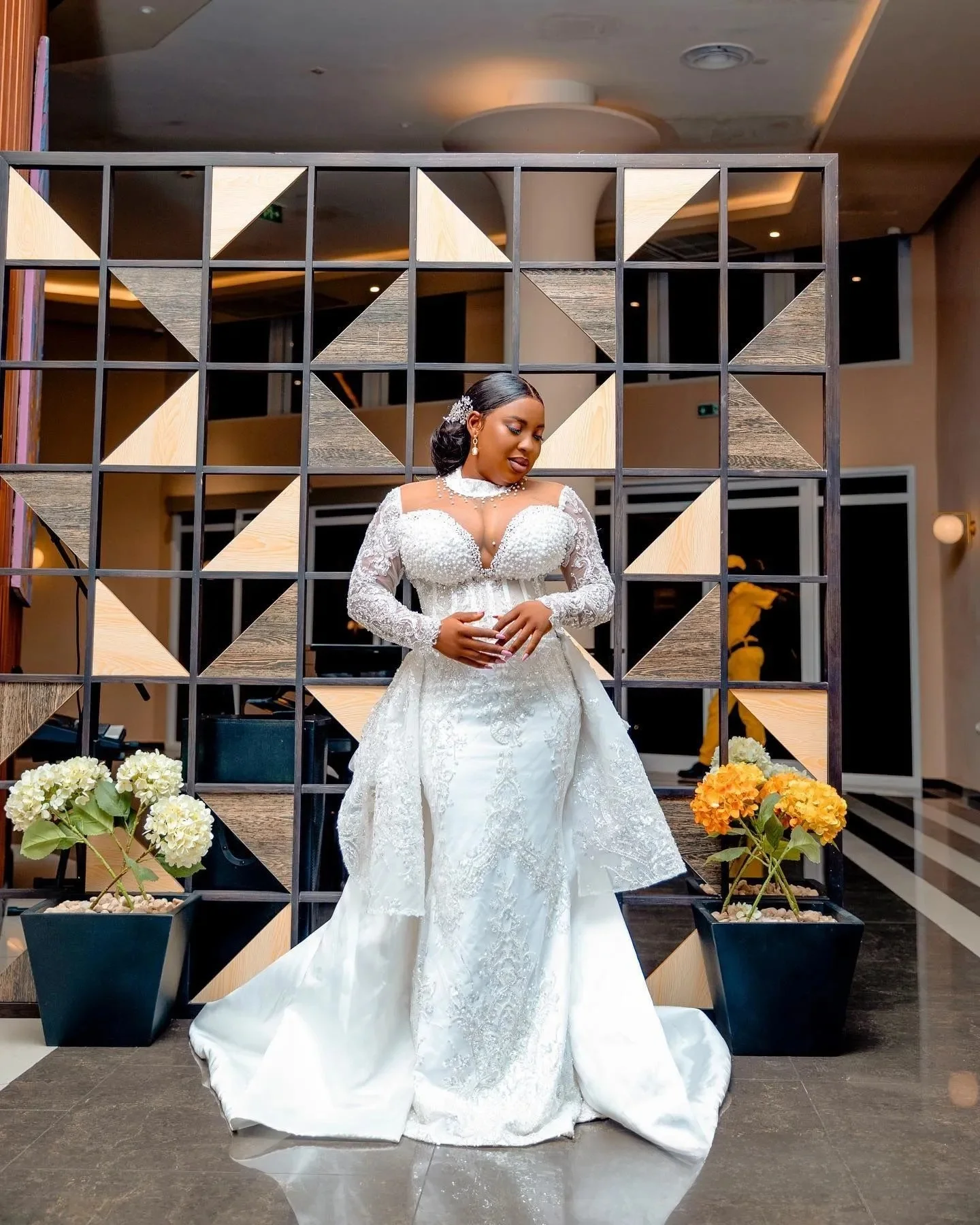 맞춤형 플러스 사이즈 웨딩드레스, 탈부착 가능한 트레인, 머메이드 스타일, 긴 소매, 비즈 레이스 장식 플러스 사이즈 웨딩드레스