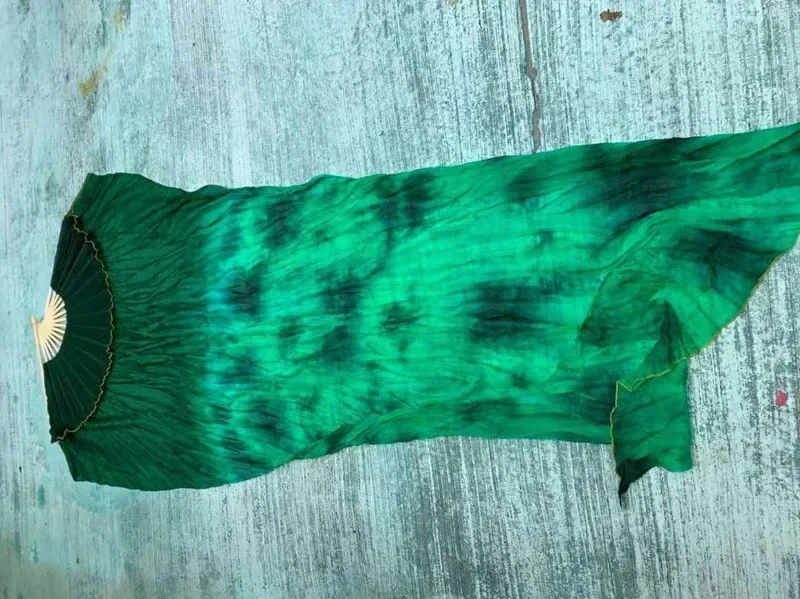 Nova chegada tie-tingido 100% seda real fãs de seda de dança do ventre 1 par artesanal tingido seda barriga longo ventilador de dança chinesa véus