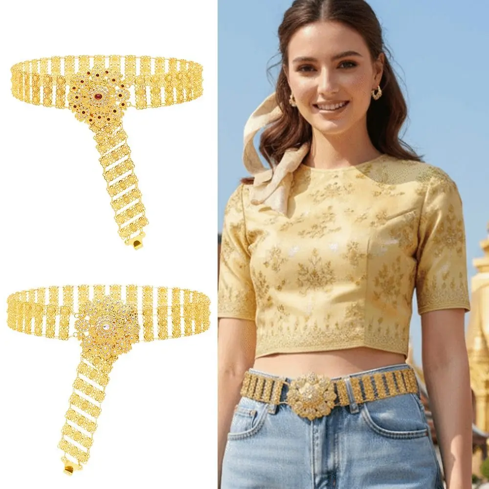 

Модный широкий пояс-цепочка с позолоченной металлической пряжкой и декоративными элементами для отпуска