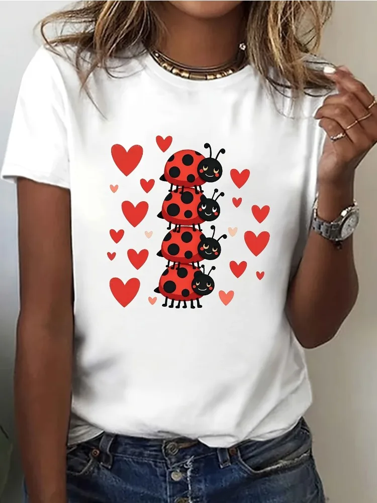 

Women's round neck fashionable ladybug print pattern short sleeved casual versatile women's T-shirt suitable for daily use