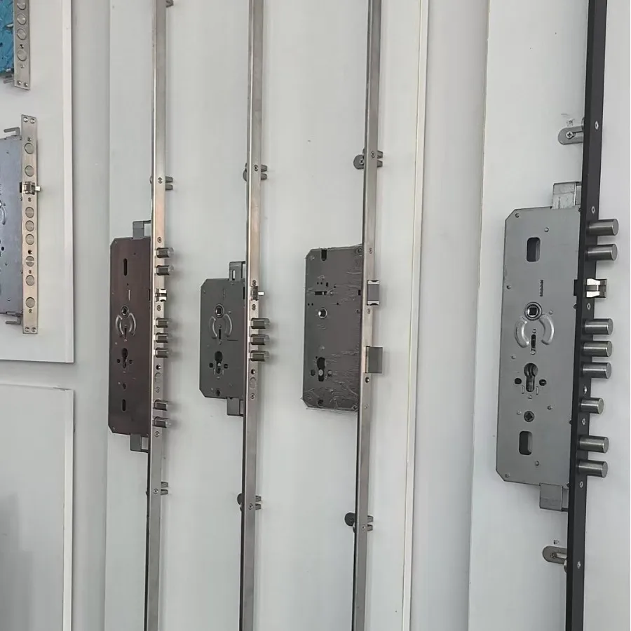 Multi-point lock body anti-theft door Dabawang 7068 smart body automatic fingerprint lock password  universal