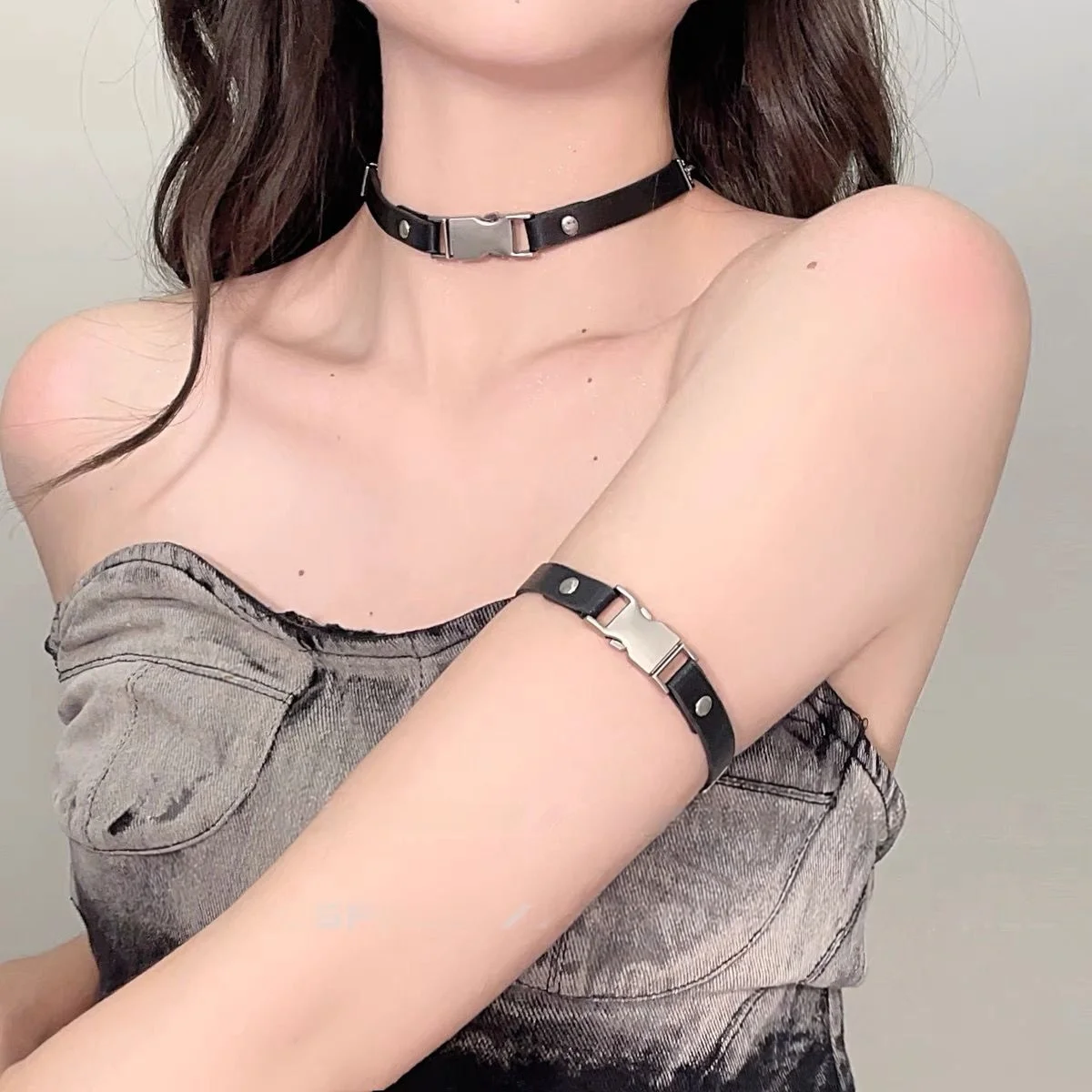 Chic Hot Girl Retro Punk Choker with Buckle  Leather Armband