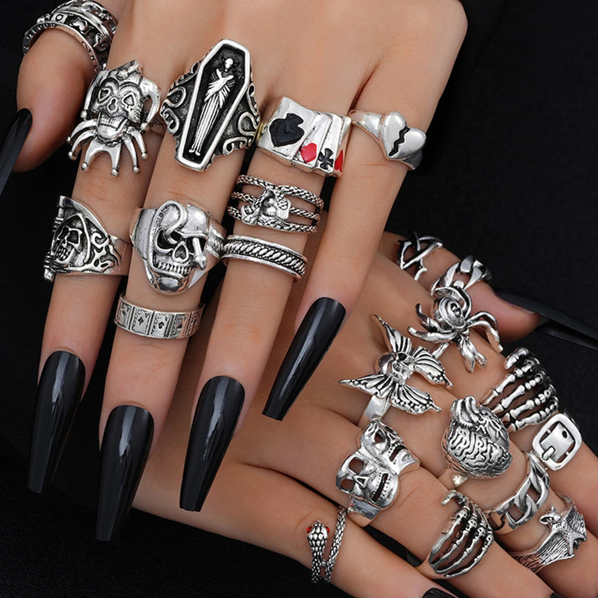 23Pcs/Set Vintage Goth Carved Rings Set for Men Geometric Silver Color Poker Skull Heart Bat Snake Spider Devil Smile Rings 2025