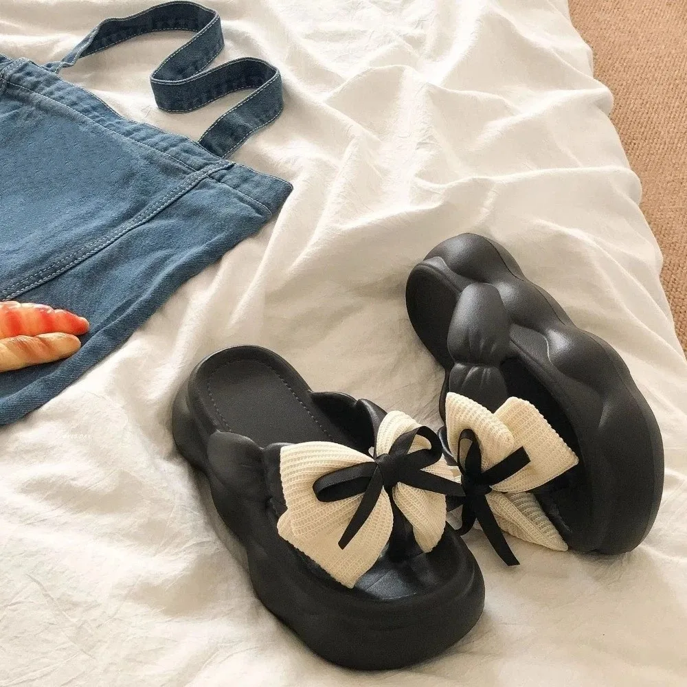 Нескользящие тапочки-облака с бантом, увеличивающие рост, черно-белые шлепанцы с бантом, сандалии, универсальные повседневные женские тапочки на толстой подошве