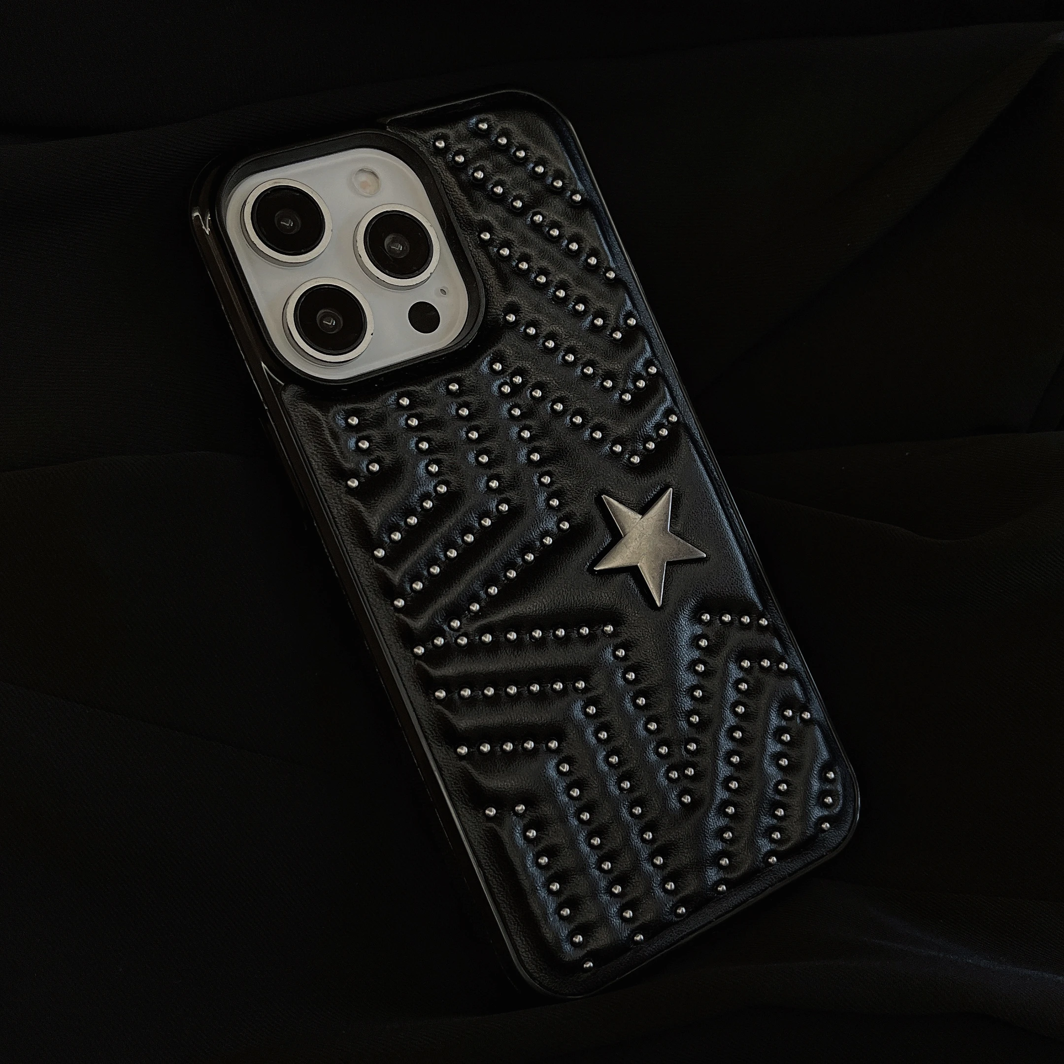 Koreanische INS Cool Punk Schwarze PU-Leder Handyhülle mit Silber-Nieten & Sternen für iPhone 18 17 16 15 14 13 Pro Max Rückseiten-Handycover Capa – Detail 2
