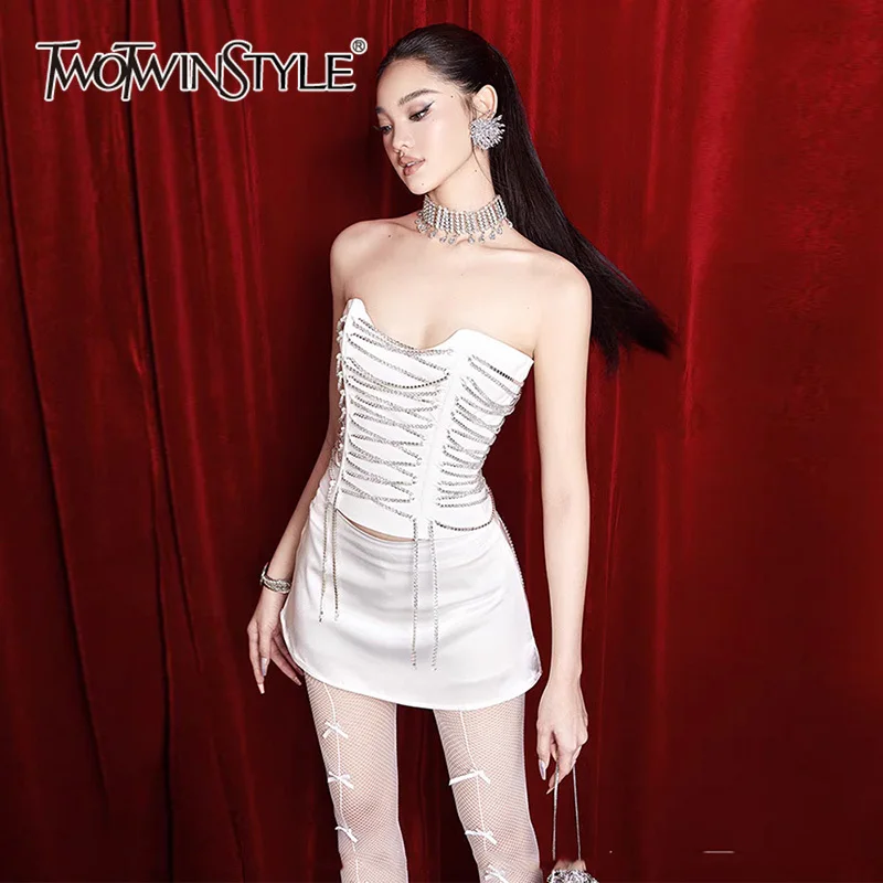 

TWOTWINSTYLE Solid Sexy Spliced Zipper Vest For Women Strapless Patchwork Chains Sleeveless Designer Vests Female Fashion New