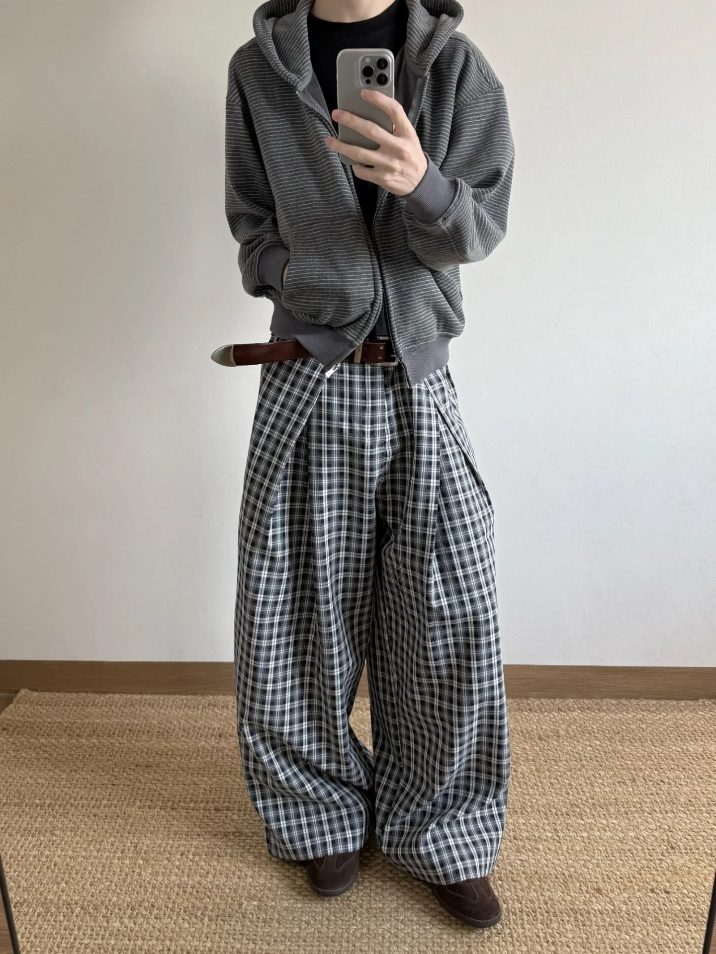Retro Japanese Style Wide Leg West Pants Men Women Loose Casual Pleated Plaid Pants Old Money Style Floor Length Trousers