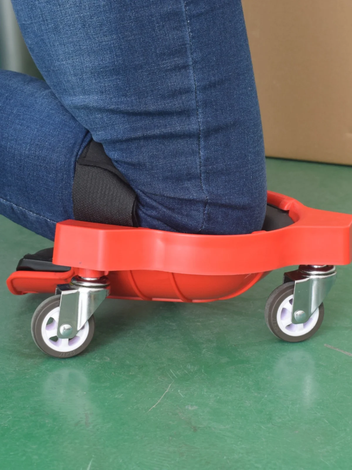 Kneeling Knee Wheel Skateboard