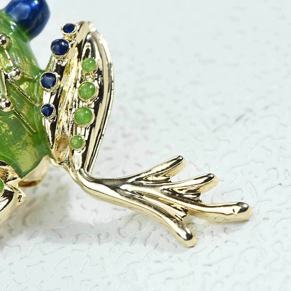 ICEYY Trendy Green Rhinestone Ename Frog Brooche Badge Pop Culture Lapel pin Party Friend Gifts Accessories
