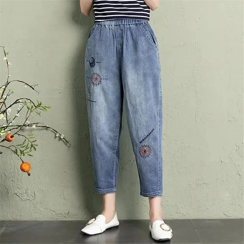 Jeans d'été taille élastique pour femmes, pantalons en denim brodés vintage pour dames, mode cowboy florale rétro décontractée, sarouel court fjem