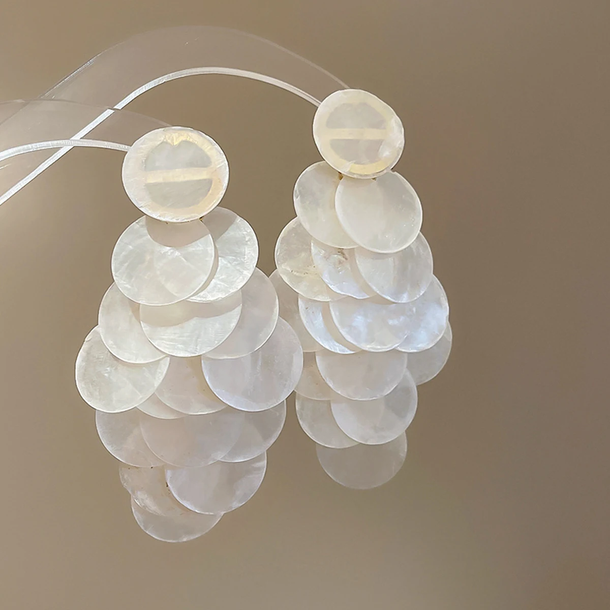 أقراط للنساء تصميم أنيق على شكل صدفة للصيف على عطلة الشاطئ مجوهرات عصرية مصنوعة يدويًا وإكسسوارات هيبوالرجينيك فريدة من نوعها