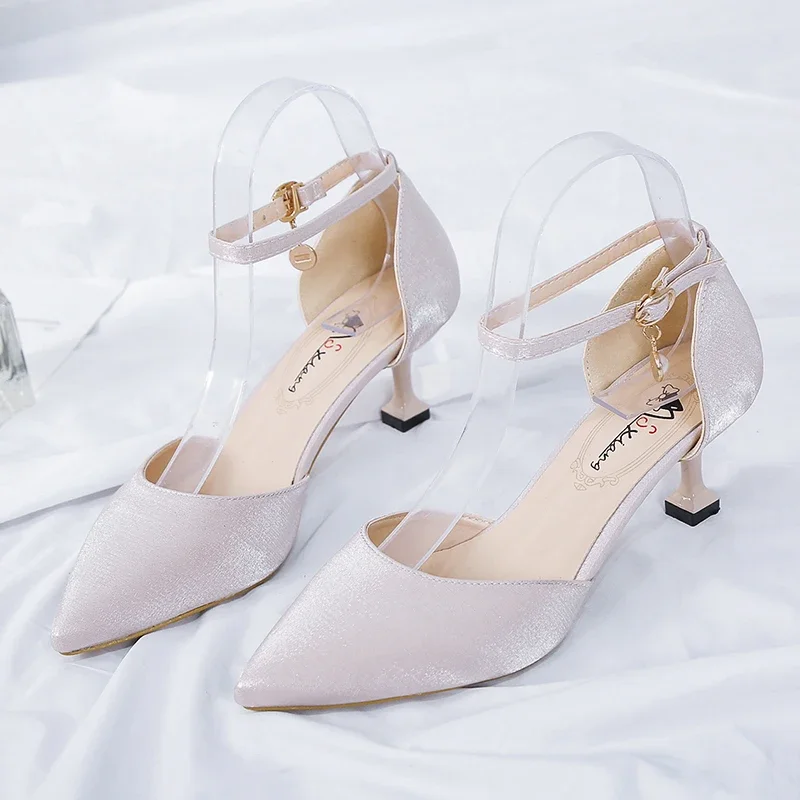 2024 صيف جديد صنادل مماشي للموضة النساء اللؤلؤ سلسلة الكاحل التفاف خنجر أشار تو عادية عارية مشبك حذاء بسيور للنساء #5