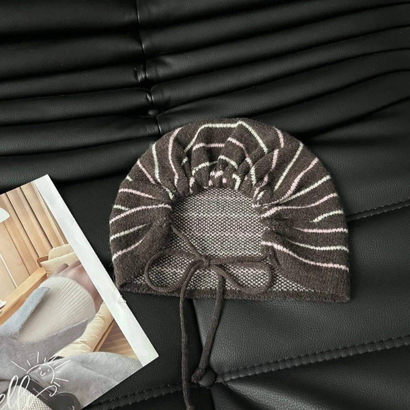 Japanischer gestreifter modischer Pullover mit Bindeband für Damen, Herbst und Winter, locker geschnittene Mütze mit großem Ohrenschutz. – Detail 6