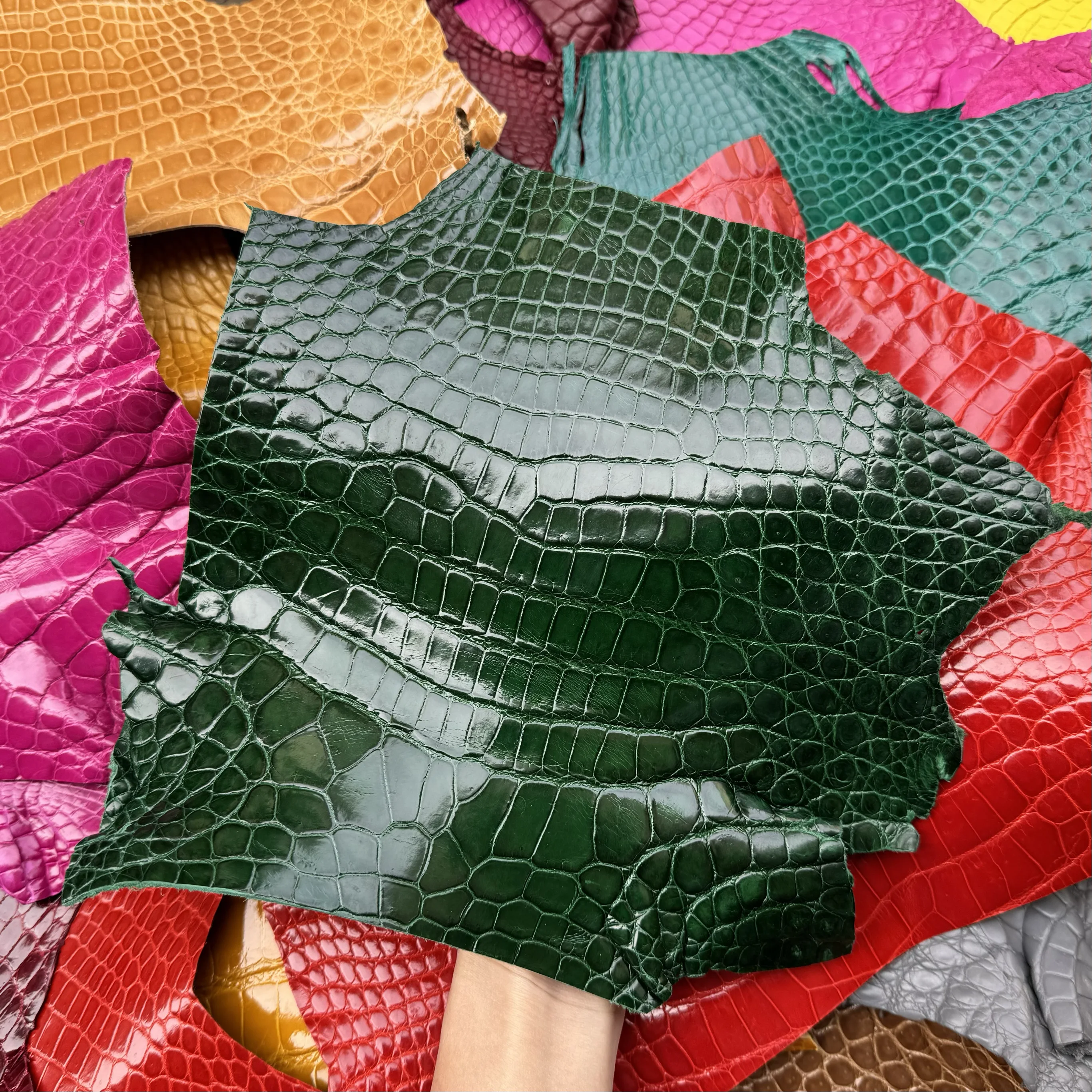 

Handmade DIY Leather Jaw Material High Gloss Matte Surface Crocodile Pattern Leather Strap Phone Case Material Fabric