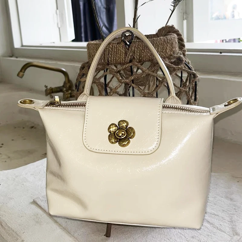 Sacs de style anglais pour femmes Sacs à main et sacs à main de créateurs de luxe 2024 Nouveau en PU Vintage Huile Cire Cuir Paillettes Décoration de fleurs Poignée supérieure Petit sac à bandoulière haute qualité