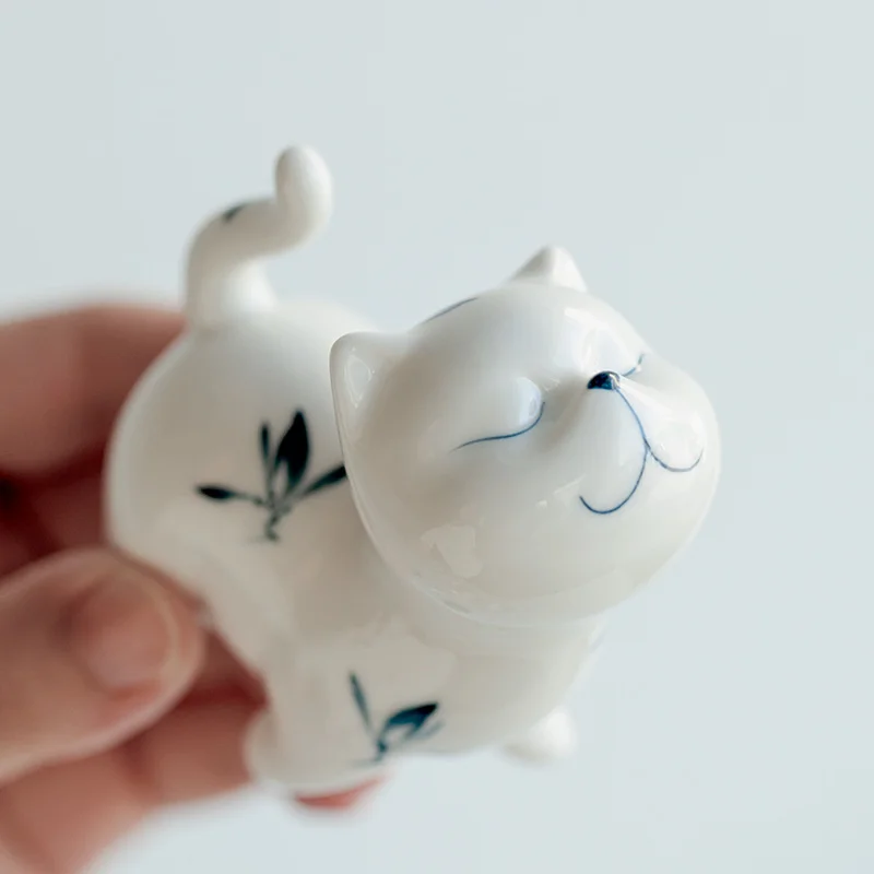Creative Hand-painted Butterfly Orchid Ceramic Tea Pet White Porcelain Haughty Cat Ornaments Lovely Tea Play Table Decorations