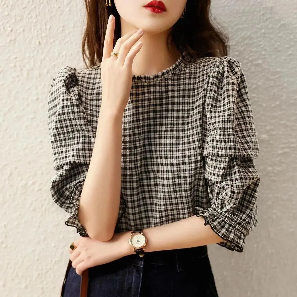 

2025 Spring Plaid Shirt Women's Short Sleeve Short Design Hong Kong Style Casual Loose Fit Polyester Fiber round Neck Top