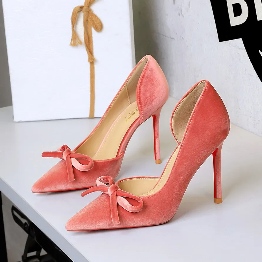 

New style side hollow pointed high heels with pink bow and fine matching shoes, exuding a fairy like style for women