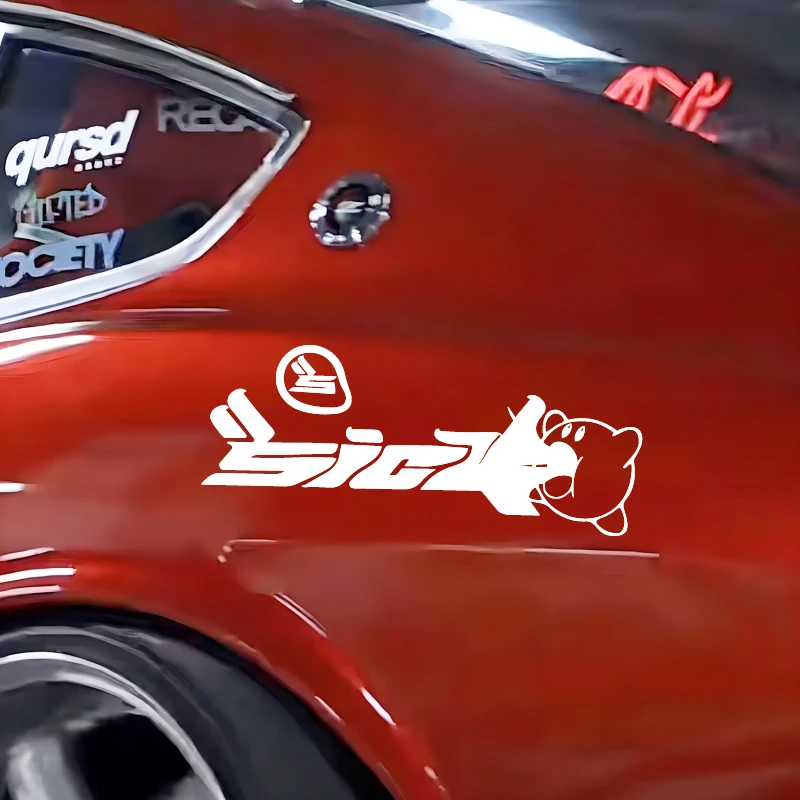 

1 шт., белая наклейка с надписью «Sick», с мультяшным котом и логотипом, водонепроницаемые клейкие наклейки для декора автомобиля, ноутбука