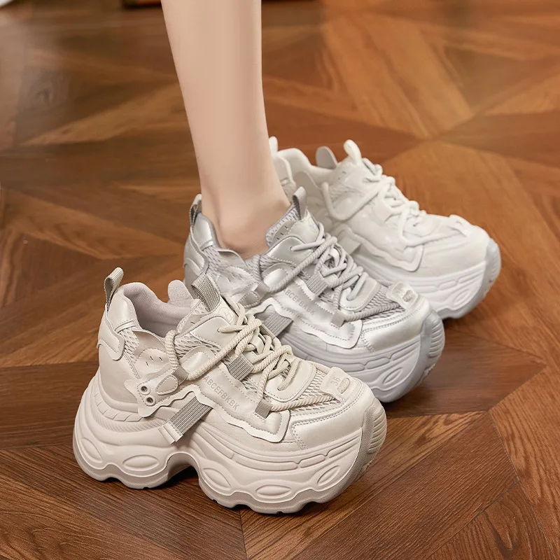 

Новые весенние кроссовки на толстой подошве, дышащие, сетчатые, для бега, в стиле Dad Shoes, с эффектом потертости, увеличивающие рост, повседневные