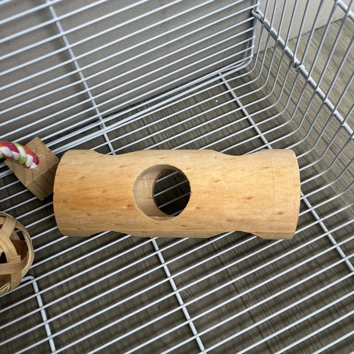 1 piece of wooden hamster tree hole tunnel, hole drilling, cage landscaping, special hamster cage entertainment, toys, third-lin