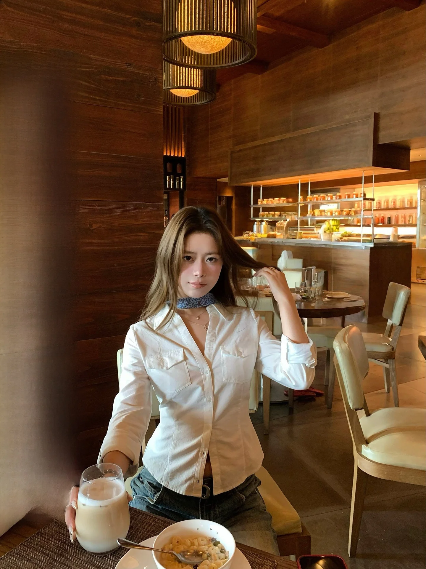 

Женская белая футболка с длинным рукавом, дизайн с цветовыми блоками, весенняя повседневная модная дышащая футболка из смесового хлопка, укороченная