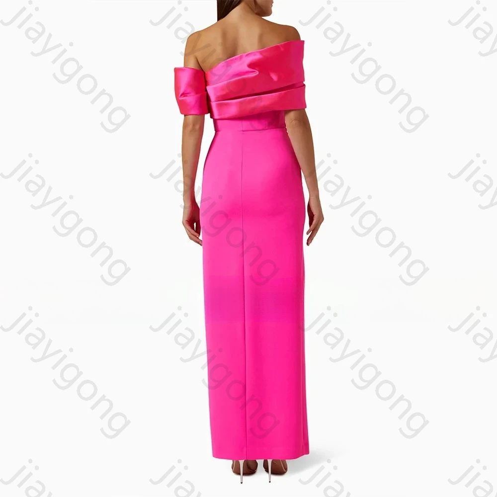 Sukienki wieczorowe z odkrytymi ramionami, seksowne rozcięcia z boku, długie suknie celebrytów, wykwintne, wysokiej jakości suknie na studniówkę i przyjęcia, szyte na miarę.