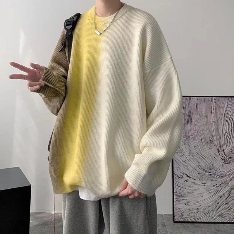 Męskie swetry z gradientem kolorów, zimowe, luźne, ciepłe, blokujące, z okrągłym dekoltem, dzianina, wygodne, w stylu japońskim, pełne żywości, szykowne, dla nastolatków, 2023