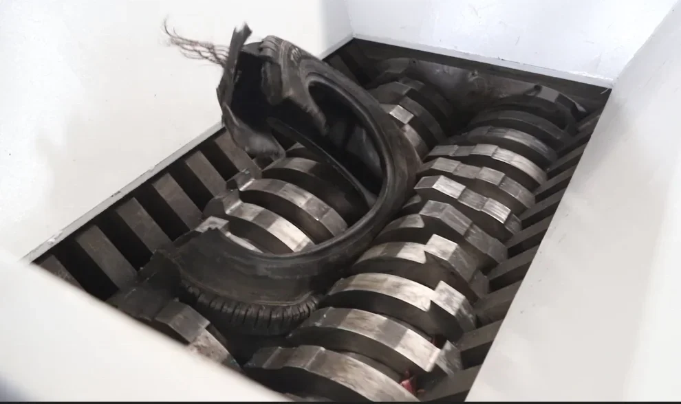 Rubber Tire Recycling Double Shaft Waste Tyre Shredder