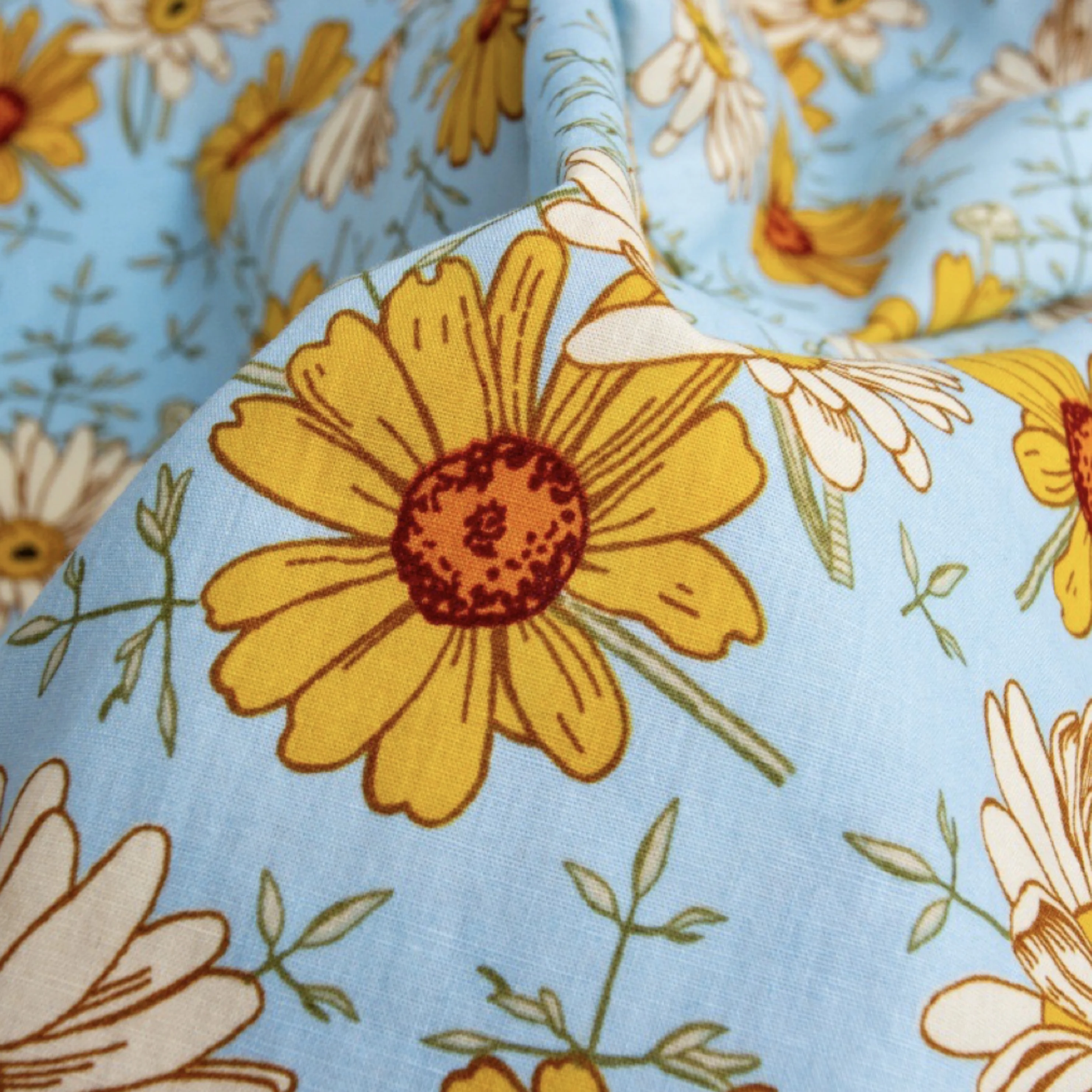 Daisy Pattern Printed 100% Cotton Fabric Soft Breathable Woven Cloth for Women Dresses Blouses Skirts DIY Sewing Craft Material