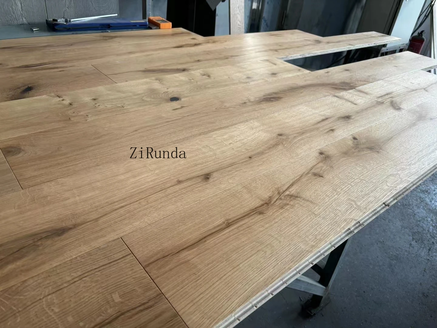 نسخة مخصصة أرضية خشبية من خشب البلوط على الطراز الريفي العريض الأوروبي