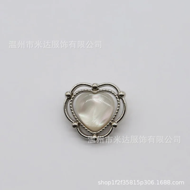 5 قطعة ضوء الفرنسية الفاخرة أنيقة الراتنج القلب زر معدني أزياء المرأة دعوى تريكو معطف DIY بها بنفسك ديكور زر الخياطة الملحقات