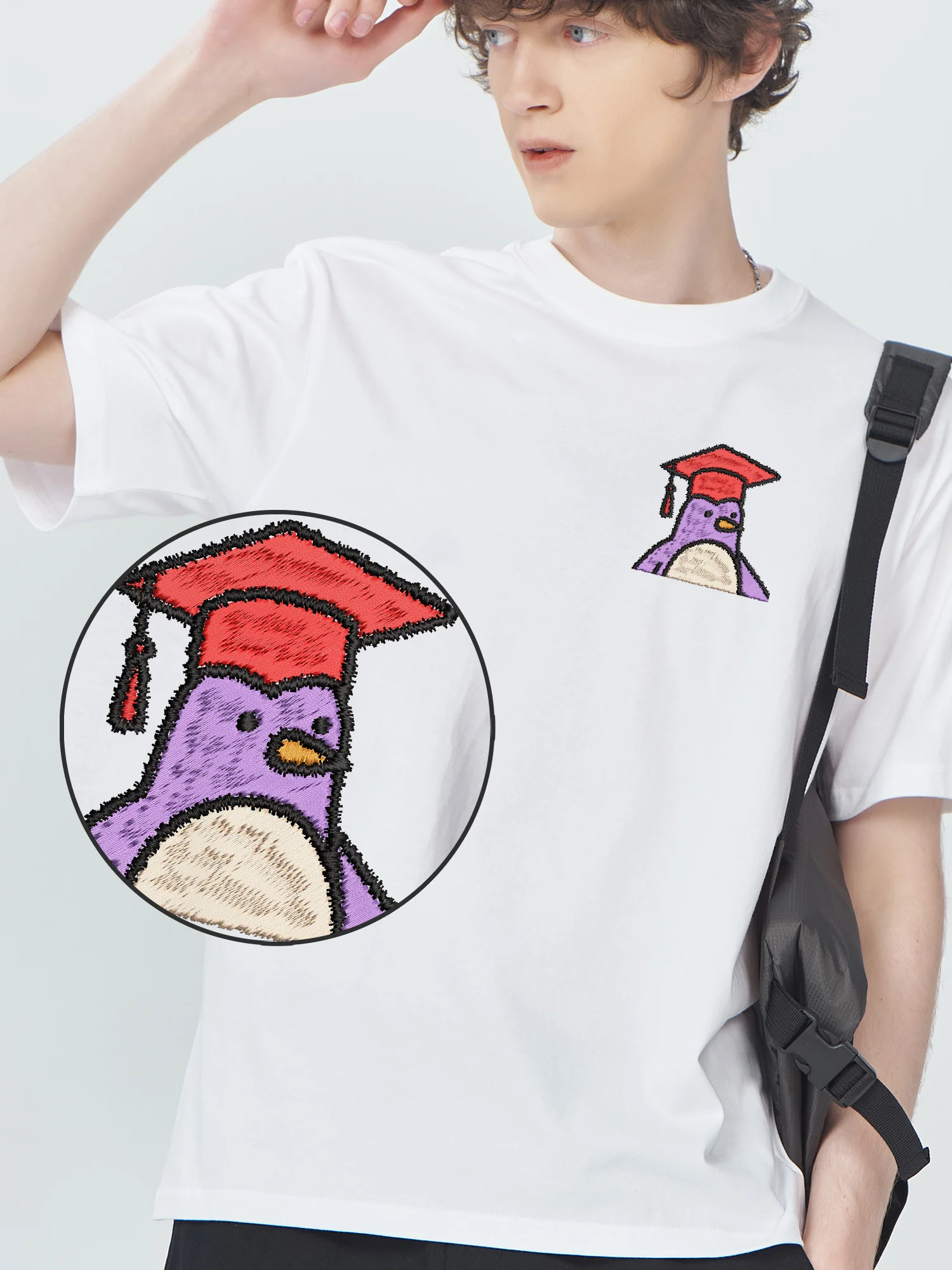

Wearing Graduation Cap Bird Embroidered T-Shirt Unisex Cotton Casual Summer Streetwear Fashion Embroidery Tees​