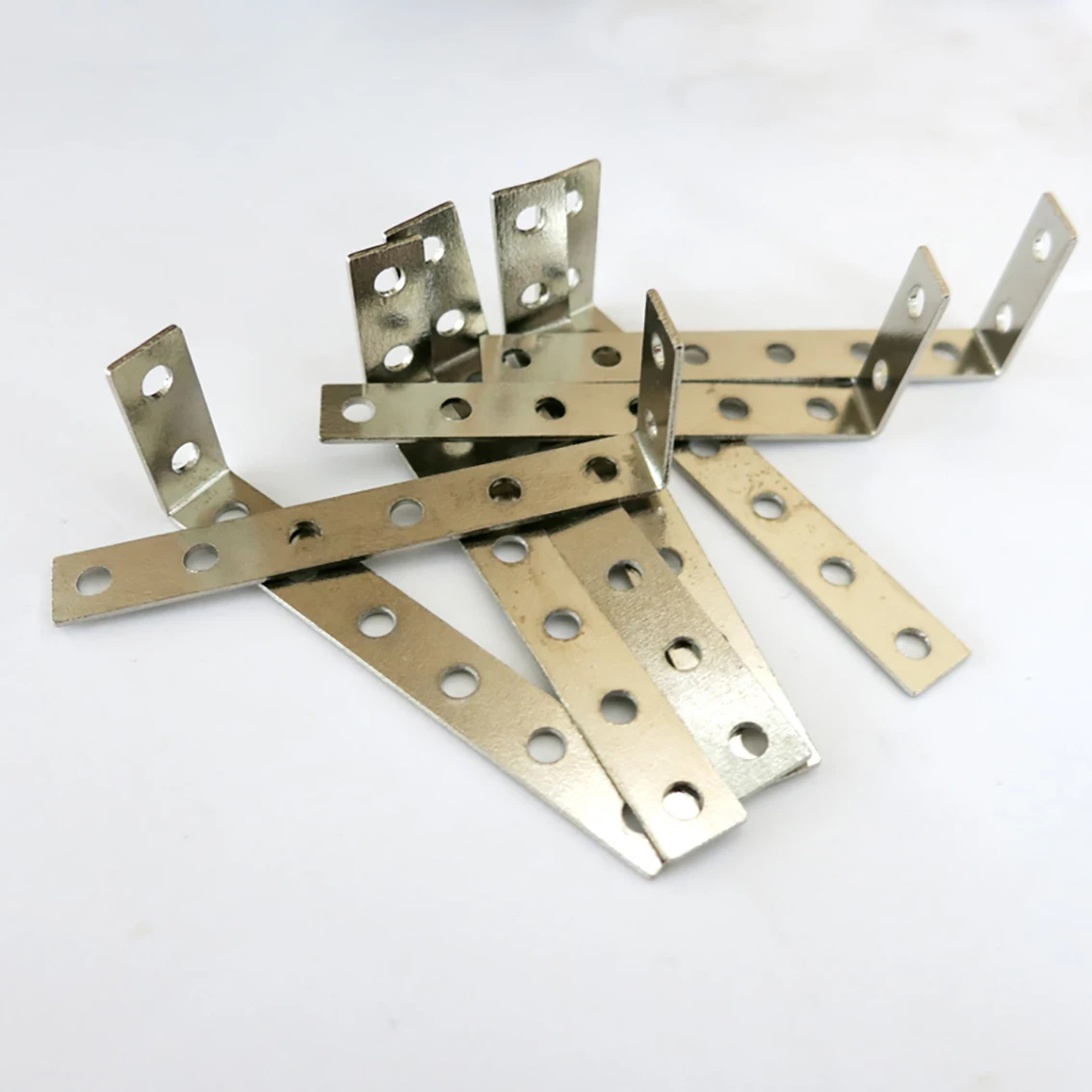 5Pcs L-Shaped Bracket with Hole Fixed Piece Thick 0.8mm Axle Stand Angle Code Porous Iron Sheet DIY Model Material Accessories