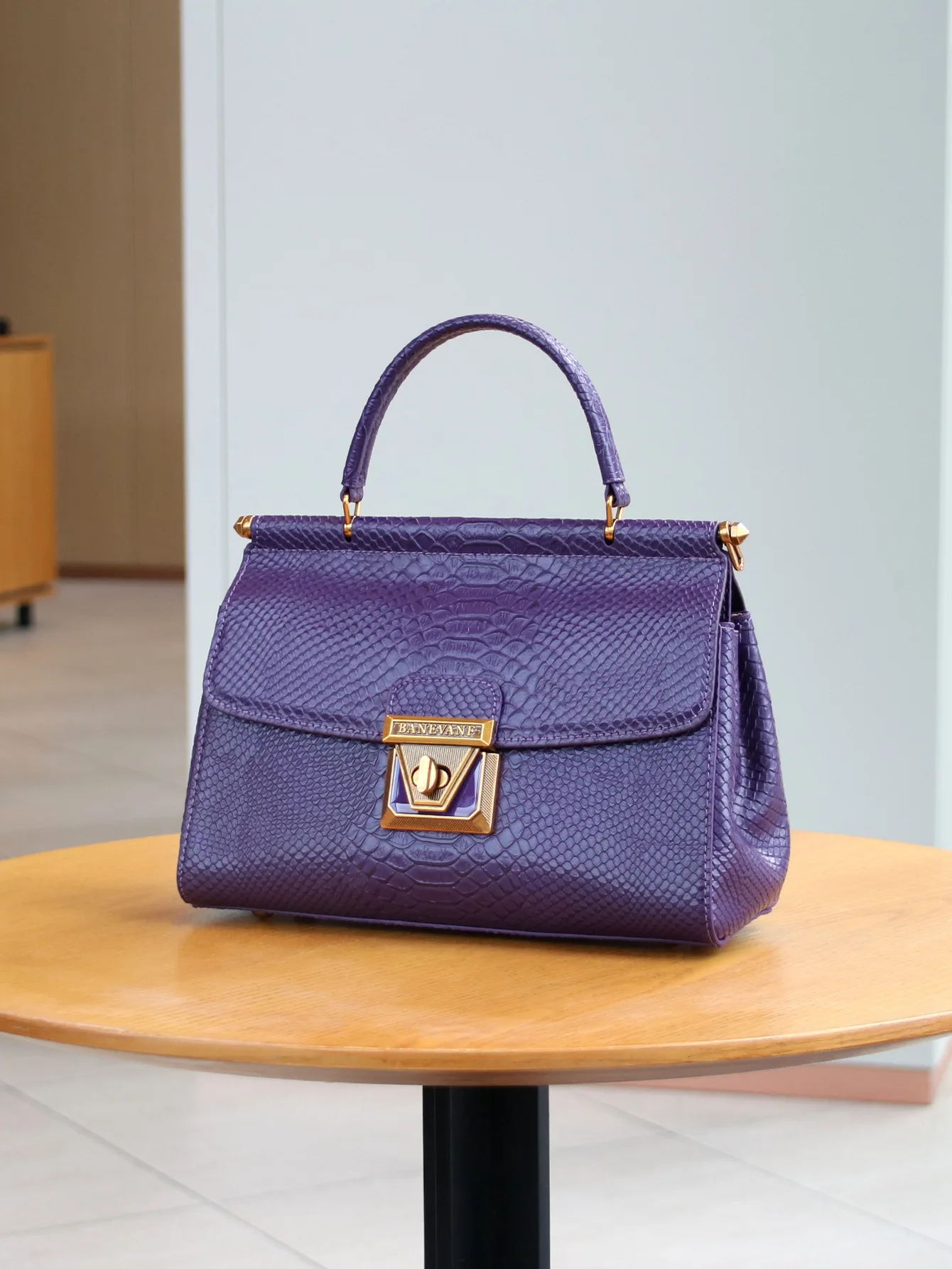 KB Fashion Damenhandtasche Neu 2026 Luxuriöse Premium-Schlangenleder-Optik mit Schwermetallverschluss Einzelne Schultertasche Doppelseitige Tasche – Detail 8