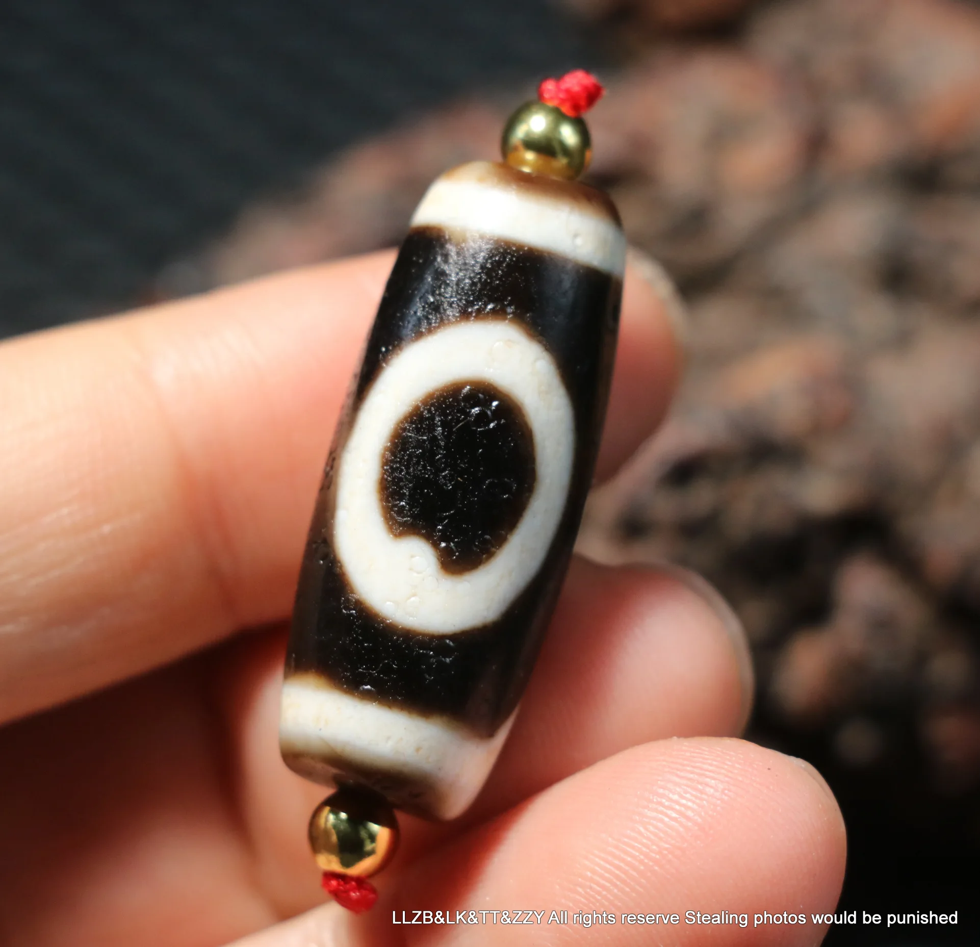 

Collectible LKbrother Sauces Magic Power Tibetan Old Agate Unique Pattern One Eyed Mountain Dzi bead Amulet For Making Bracelet