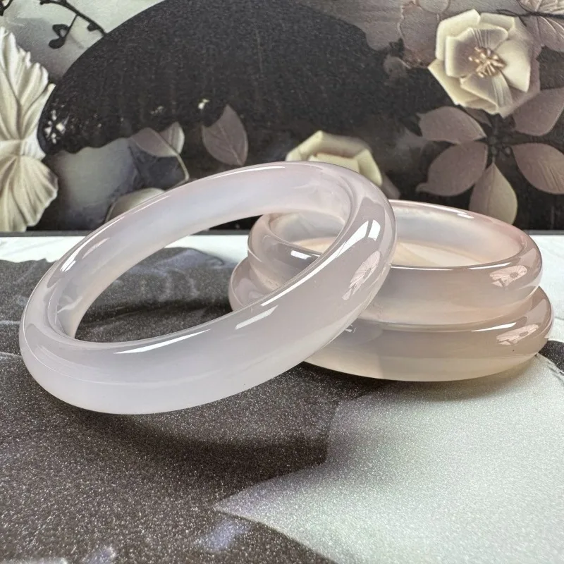 

New Natural High-ice Powder Agate Chalcedony Bracelet, Fashionable and Versatile Girl Model