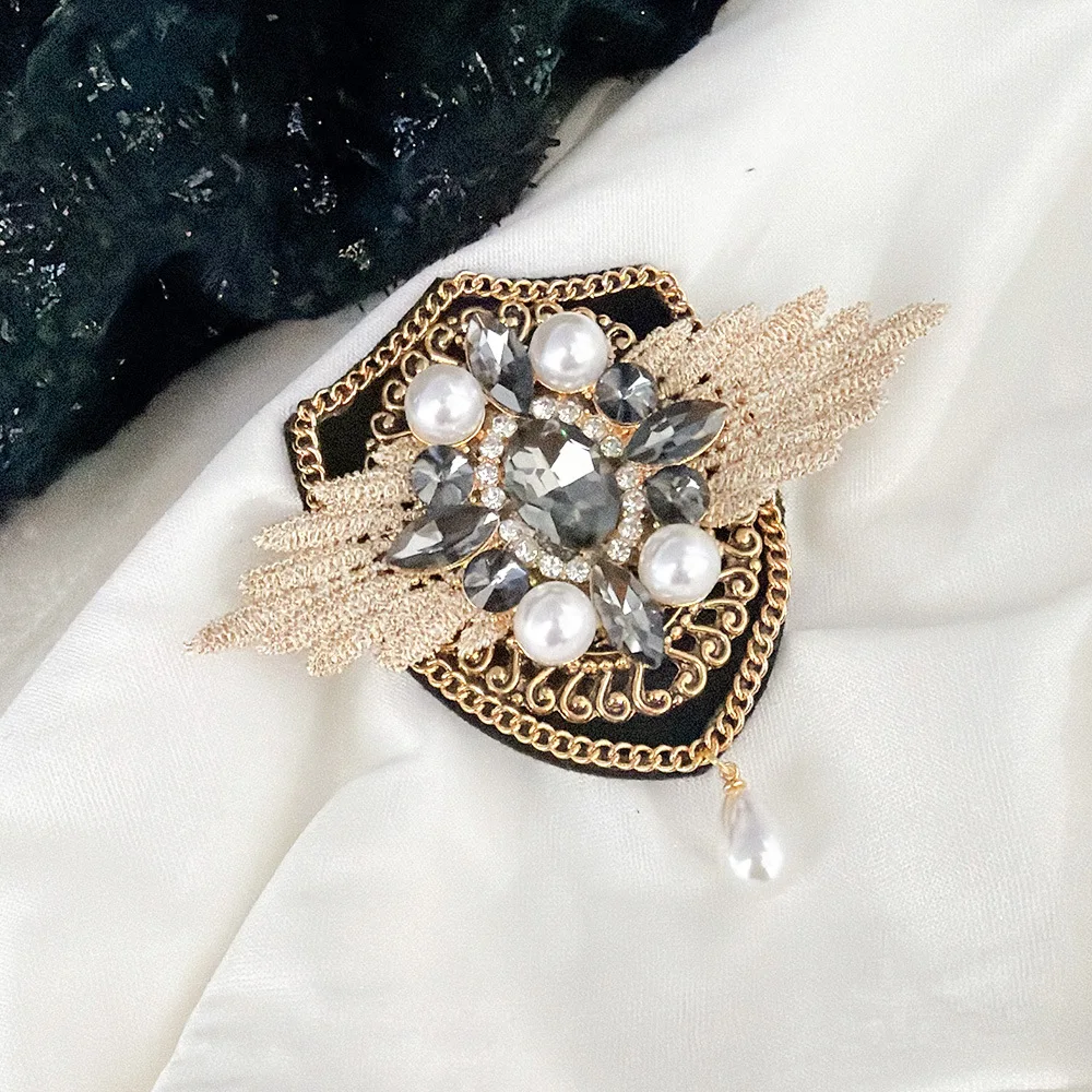 Vintage Rhinestone Alloy Brooch Pins for Women Badge Suit Shirt Elegant Fashion Scarf Button Badge Accessories for Backpacks