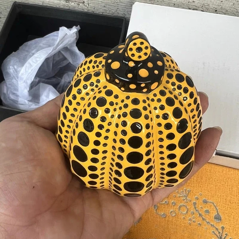 Arte Japonés, Estatua de Calabaza de Kusama Yayoi, Escultura de Calabaza con Puntos Ondulados, Artesanía Moderna de Resina, Decoración de Interiores para Oficina y Hogar, Regalos