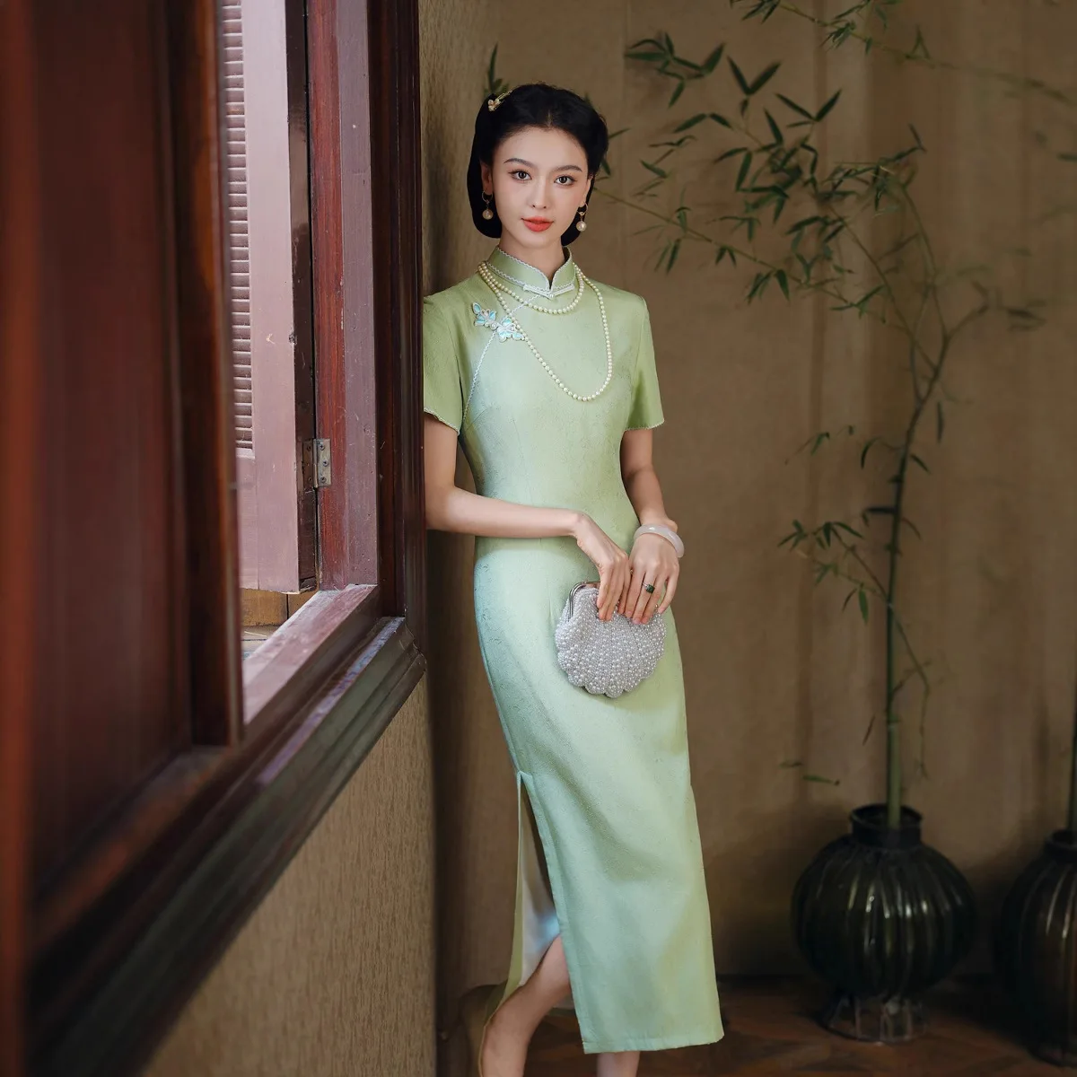 Green Chinese   Floral Traditional Vintage Modern Cheongsam Qipao Silk Interwoven Jacquard Dress Improved Young Retro Long view 3