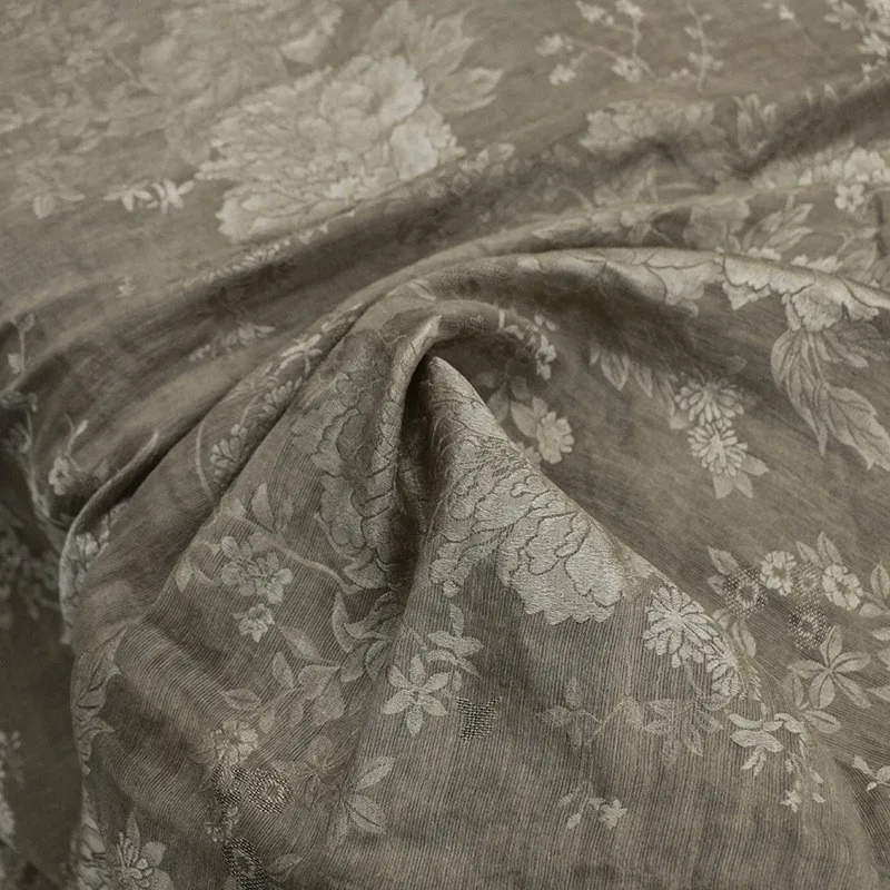 A new Chinese-style clothing fabric featuring traditional art blend of oak silk and linen dirt-dyed jacquard