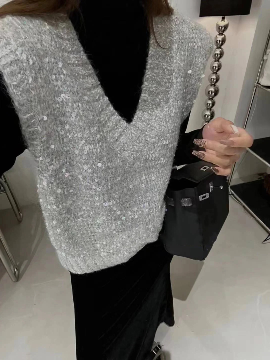 Spring and Autumn New Women\'s Lazy Style Knitted Shirt Vest Loose V-neck Sequined Sleeveless Top Sweater Top