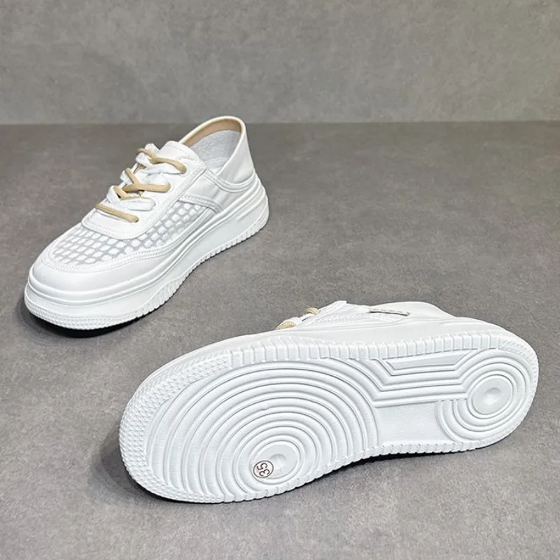 أحذية رياضية نسائية شبكية بيضاء 2025 تصميم صيفي جديد قابل للتنفس كاجوال عصري متعدد الاستخدامات برباط علوي نعل سميك للنساء #6