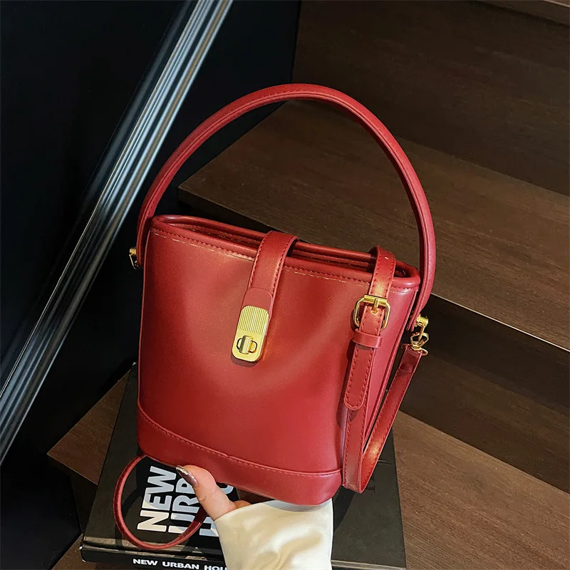

Fall Red Bucket Bag Vintage Shoulder Purse for Women Fashion Crossbody Tote Textured Day-to-Night Bag, Versatile Top Handle Bag