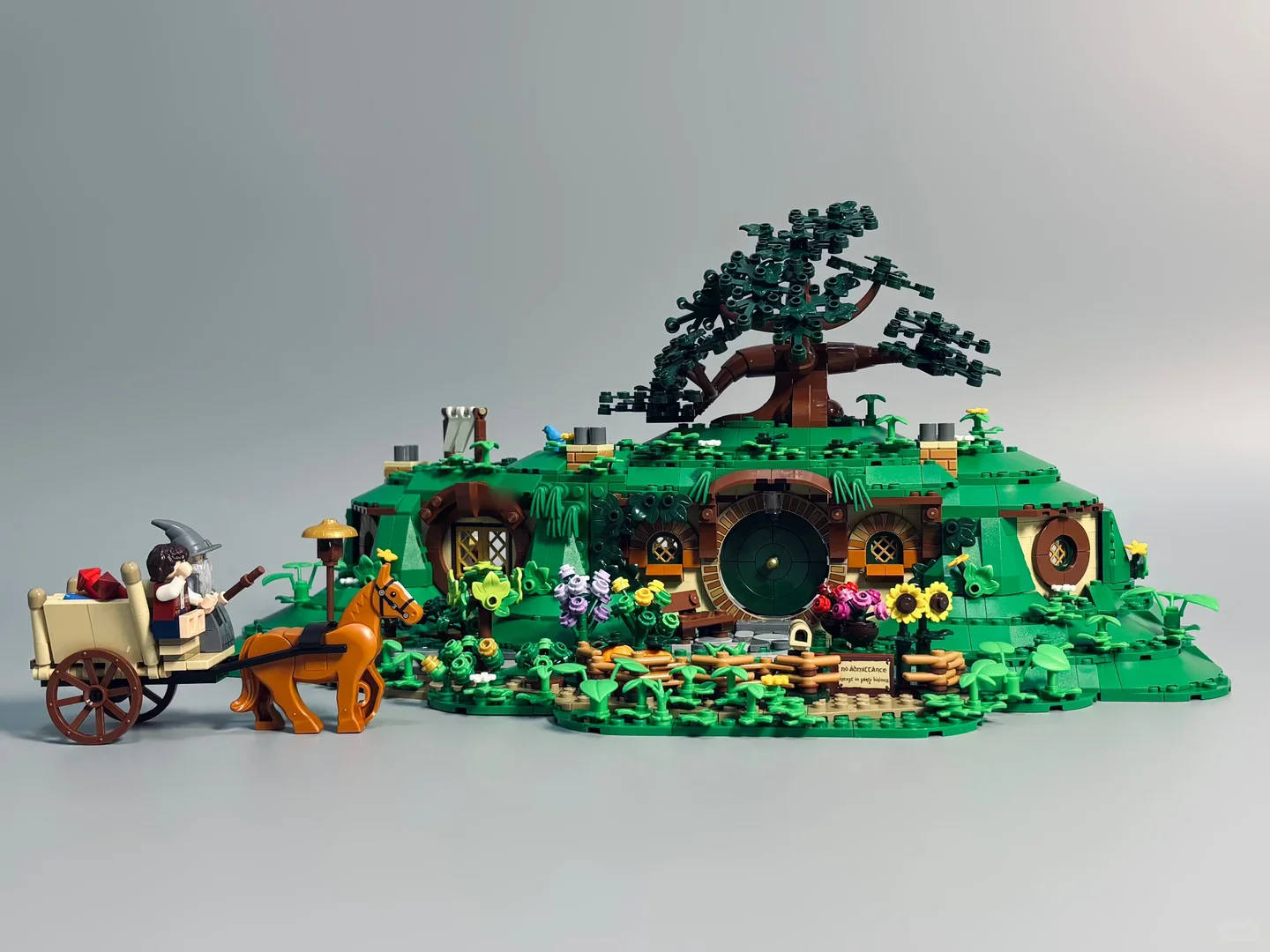 New MOC Green Tree Hole Bag End Street View Building Block Model, Home Decor Display Ornament, Holiday & Birthday Gift