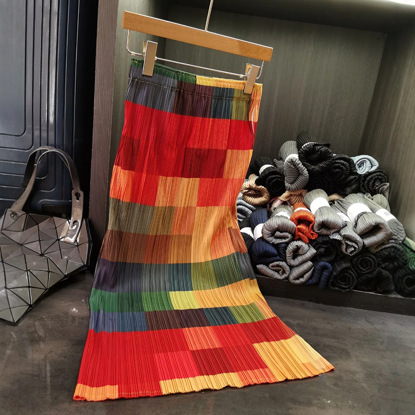 

Miyake плиссированная юбка плиссе складной дизайн Sense красочные плиссированные Jupiter женские летние новые простые свободные тонкие плиссированные длинные юбки женские